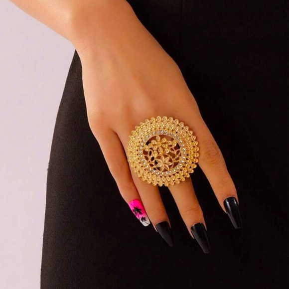 Large Vintage Bohemian Style Ring - Picture 2 of 5